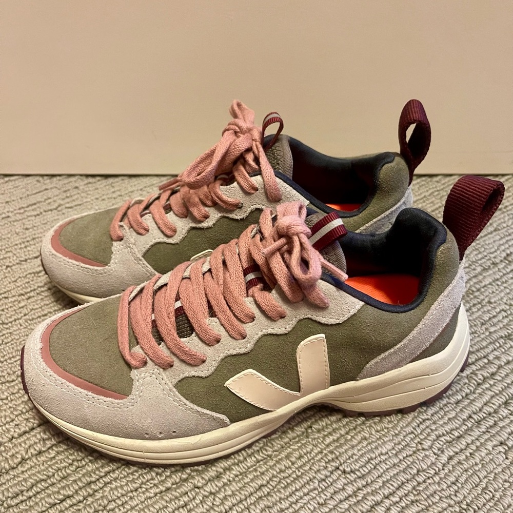 Veja Women's Sneakers - Pink and Cream